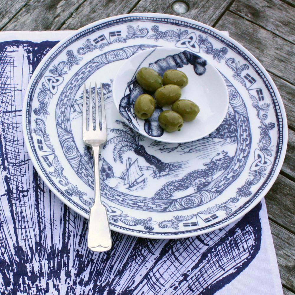Bone China Willow Pattern Dinner Plate | Cornish Landmarks – Cream Cornwall